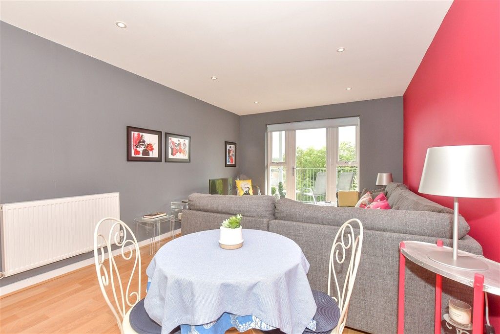 Property photo 3 of 11 Lounge/Diner