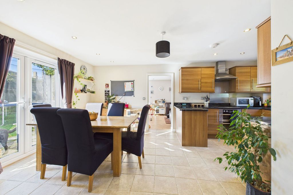 Property photo 2 of 29