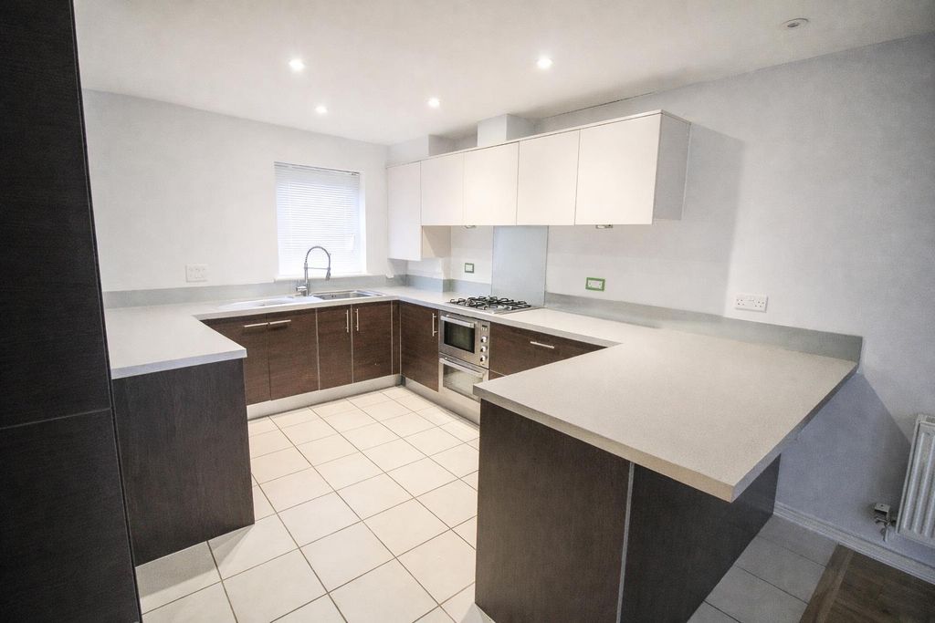 Property photo 3 of 11 Img1004.Png