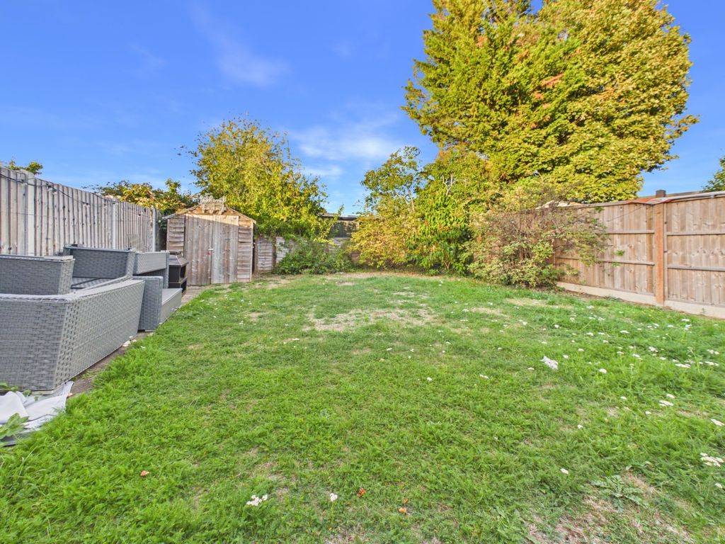 Property photo 3 of 10 Garden