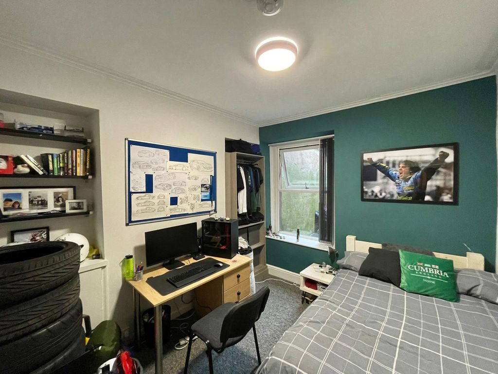Property photo 3 of 11