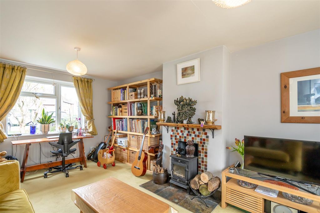 Property photo 3 of 18 Lounge (2).Jpg