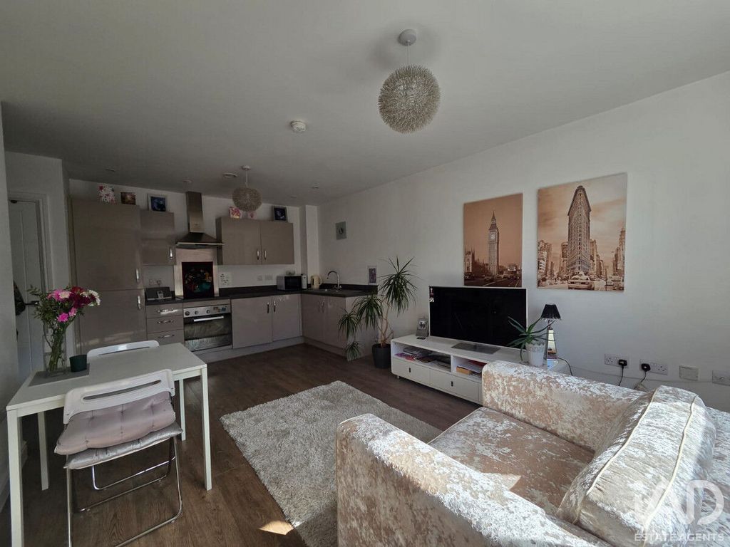 Property photo 3 of 25