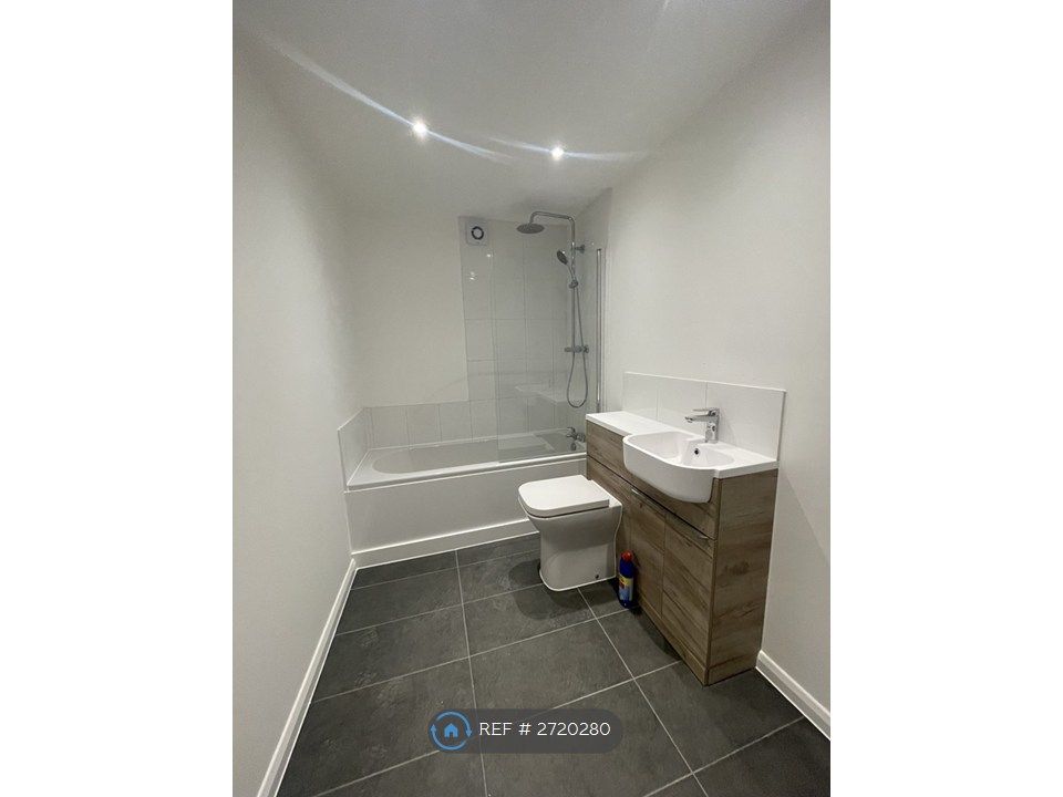 Property photo 3 of 8 Family Bathroom