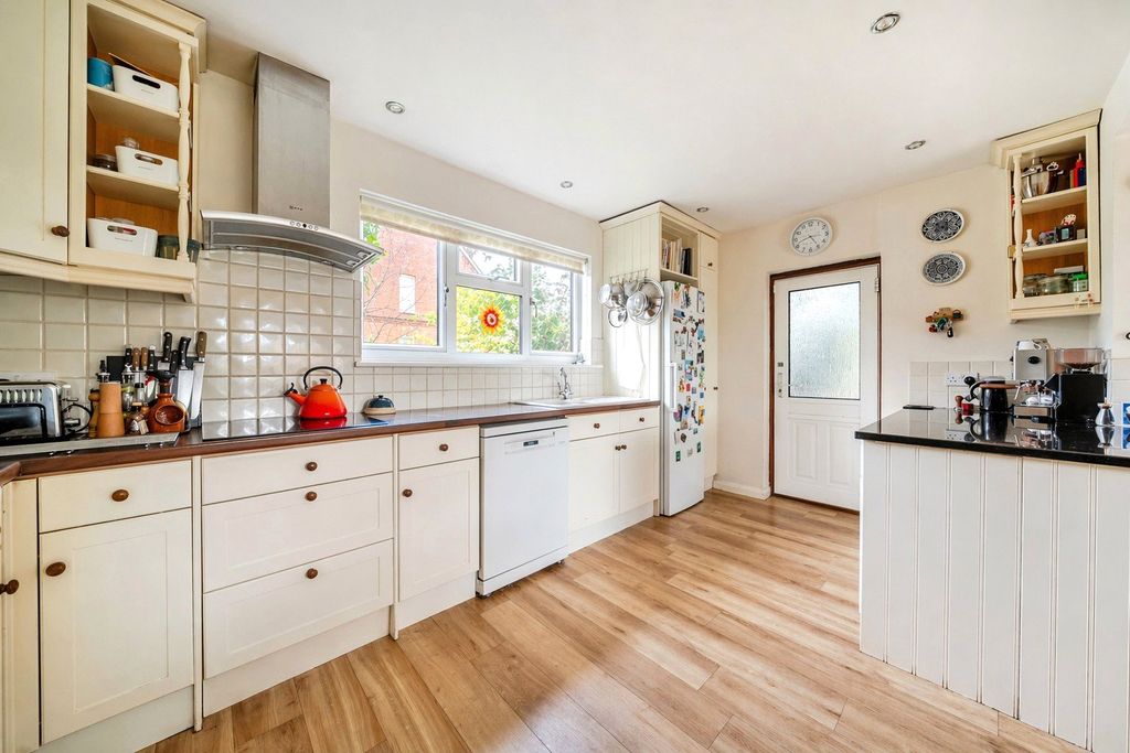 Property photo 3 of 14 Kitchen
