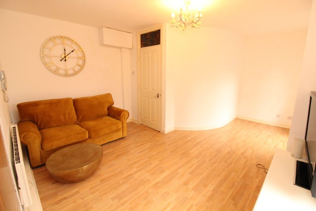 Property photo 3 of 10 Living Room