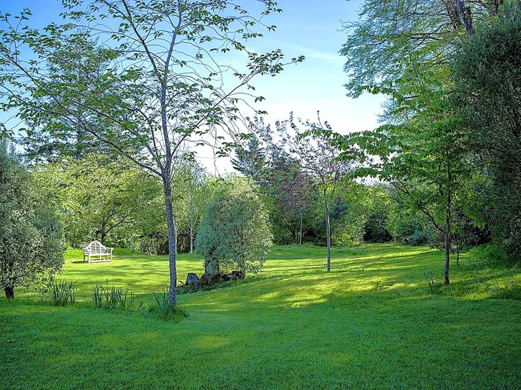Property photo 3 of 28 Garden