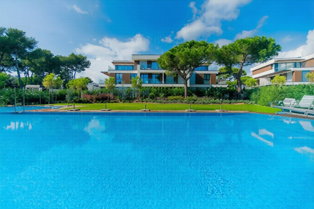 Property photo 1 of 33