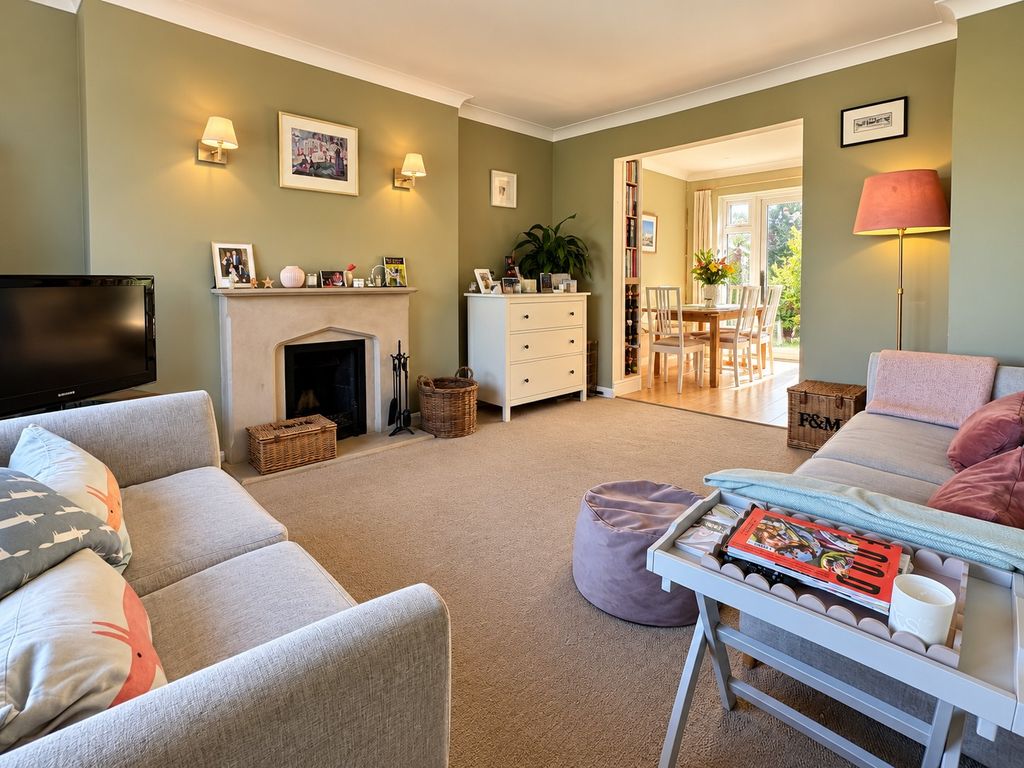 Property photo 2 of 18 Sitting Room