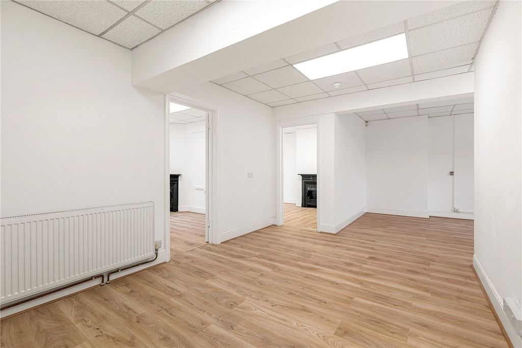 Property photo 3 of 38 Picture No. 12