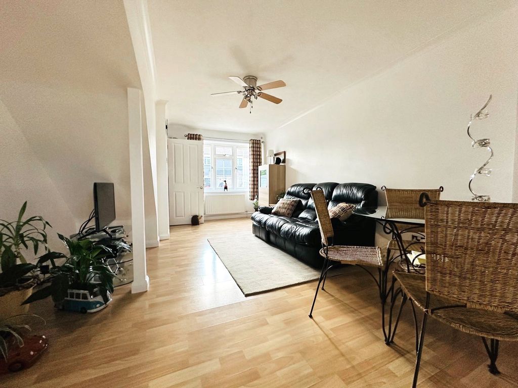 Property photo 3 of 18 Picture 3