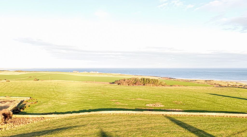 Property photo 2 of 34 Sea View