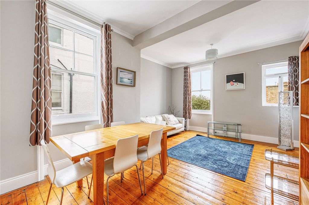 Property photo 2 of 7