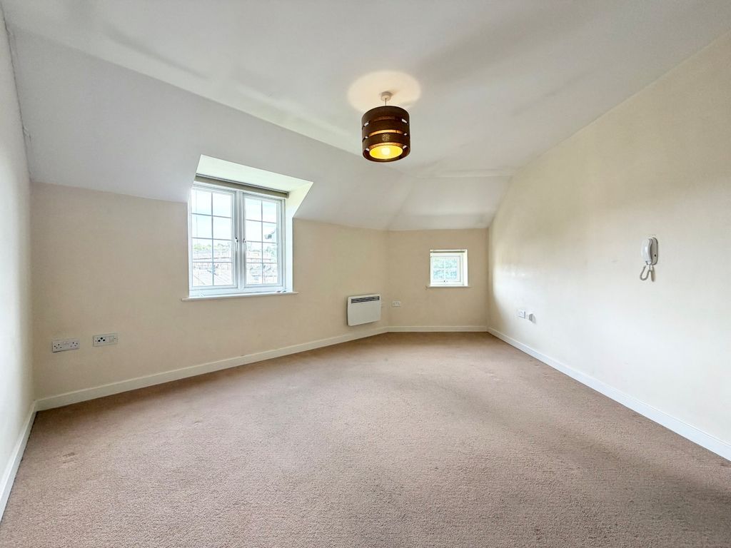 Property photo 2 of 9 Picture No. 10