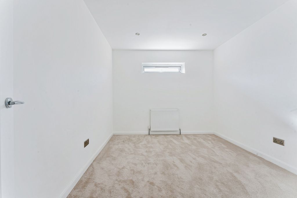 Property photo 3 of 19 Pbox-Img.Jpg