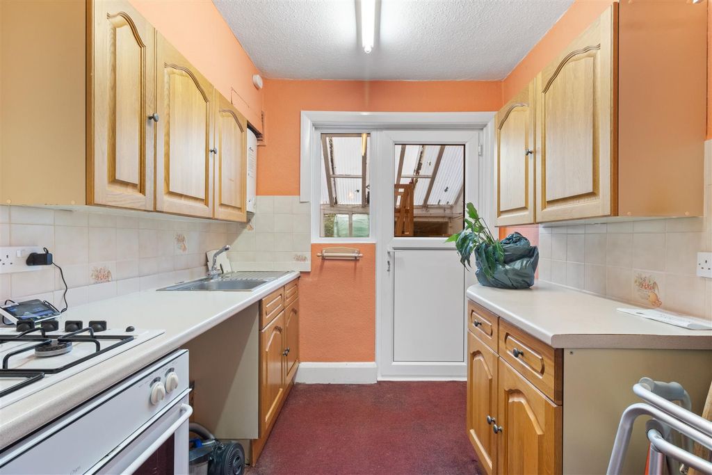 Property photo 2 of 14 Kitchen