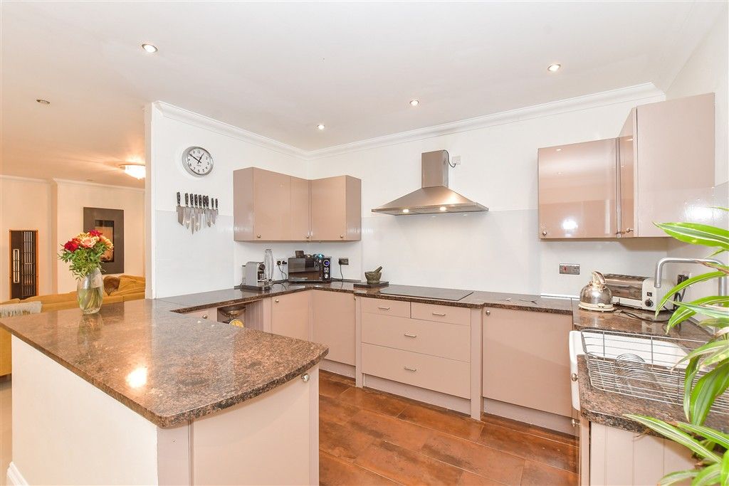 Property photo 1 of 17 Kitchen