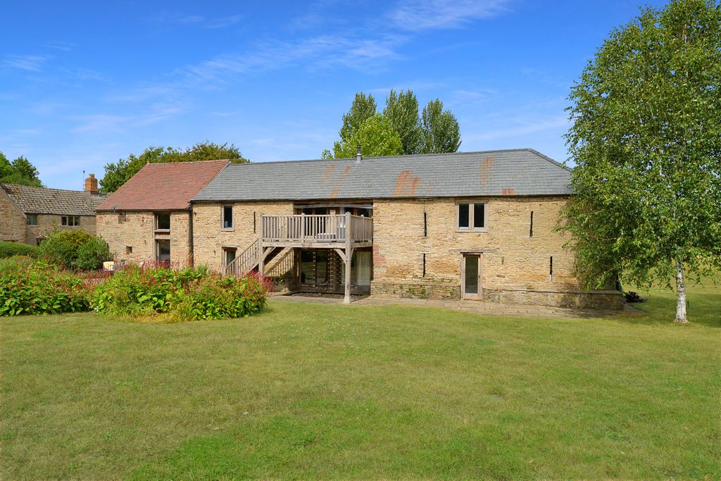 Property photo 1 of 19 The Granary, Woodhouse Farm-8