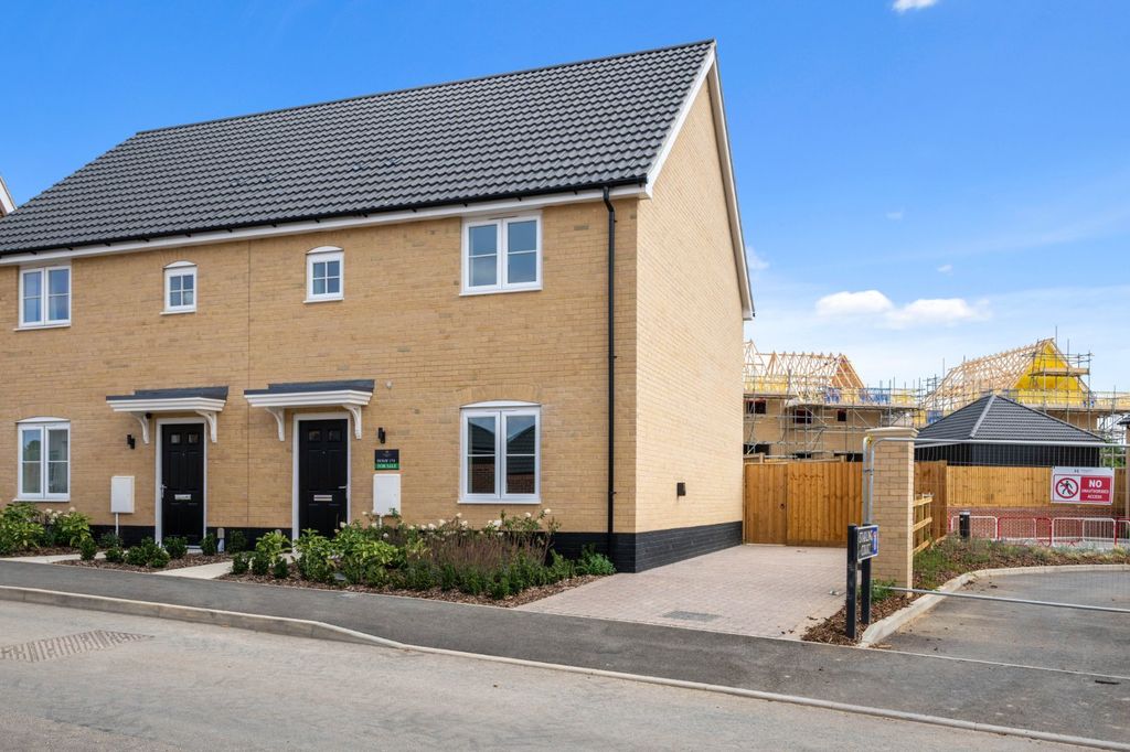 Property photo 1 of 18 The Flatford