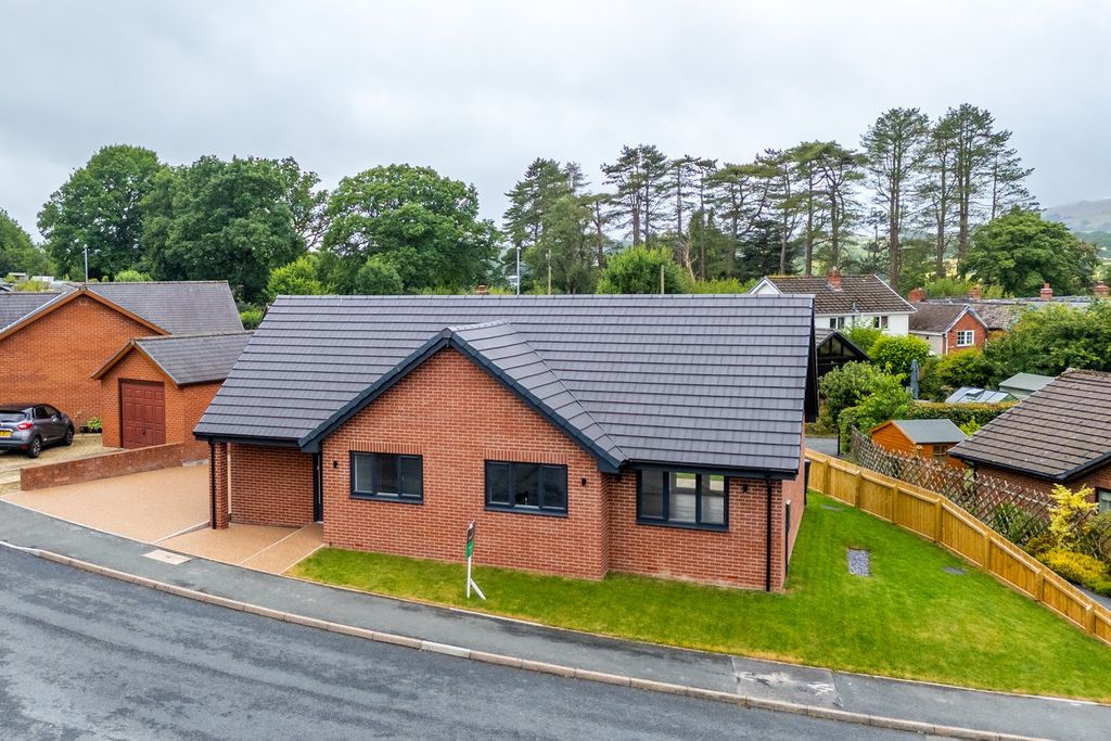 Property photo 1 of 57