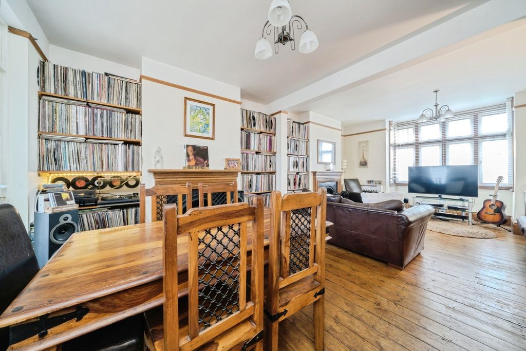 Property photo 3 of 24 Picture No. 22