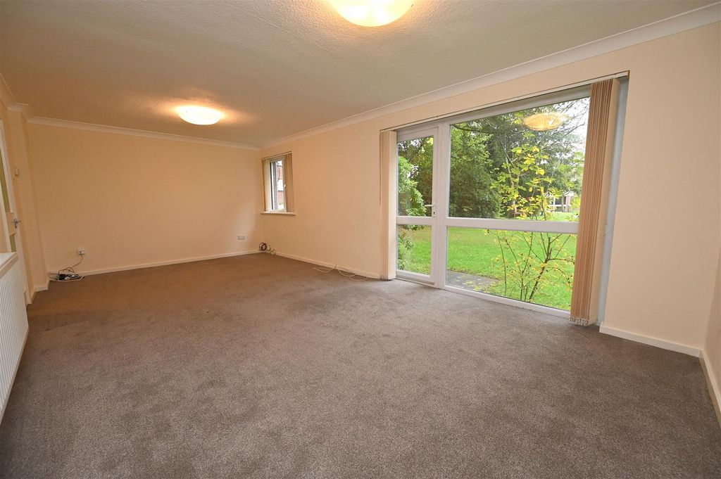 Property photo 2 of 17 Lounge1.Jpg