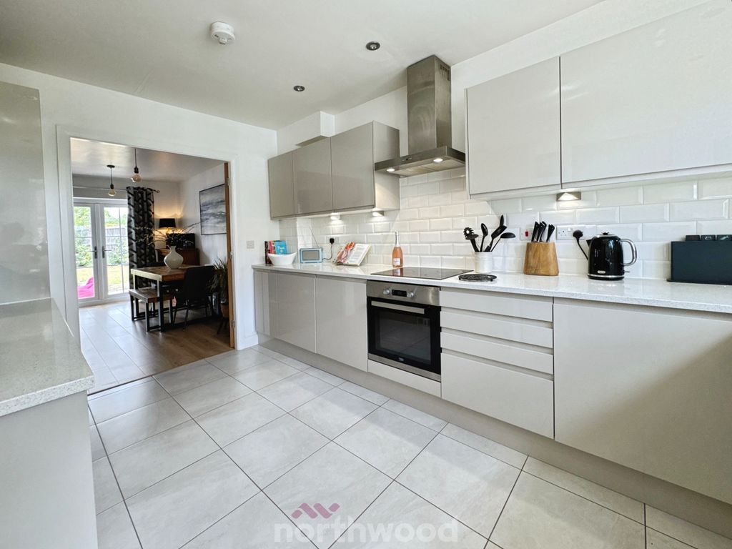 Property photo 3 of 33