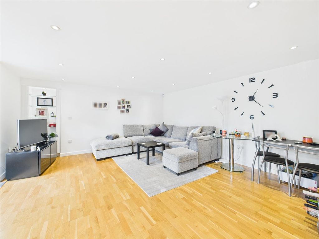 Property photo 2 of 15 Cam05080G0-Pr0224-Still018.Jpg