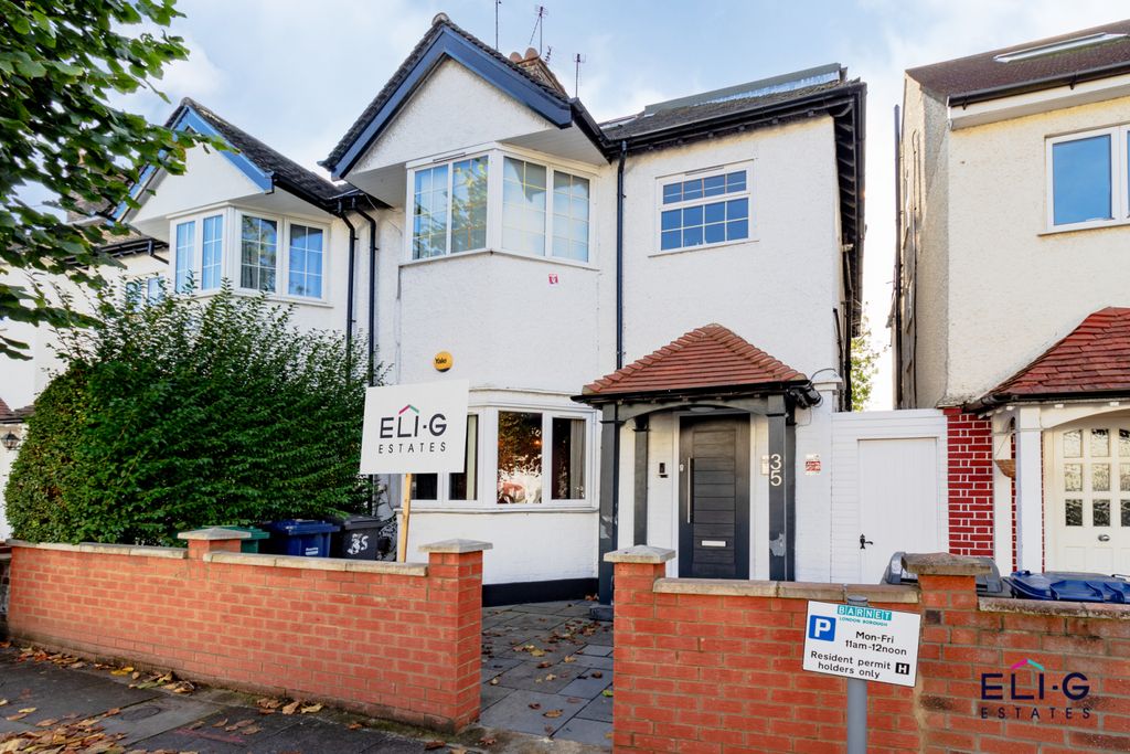 Property photo 1 of 10 3 Bed 2 Bath Flat To Rent St. Georges Road, London Nw11