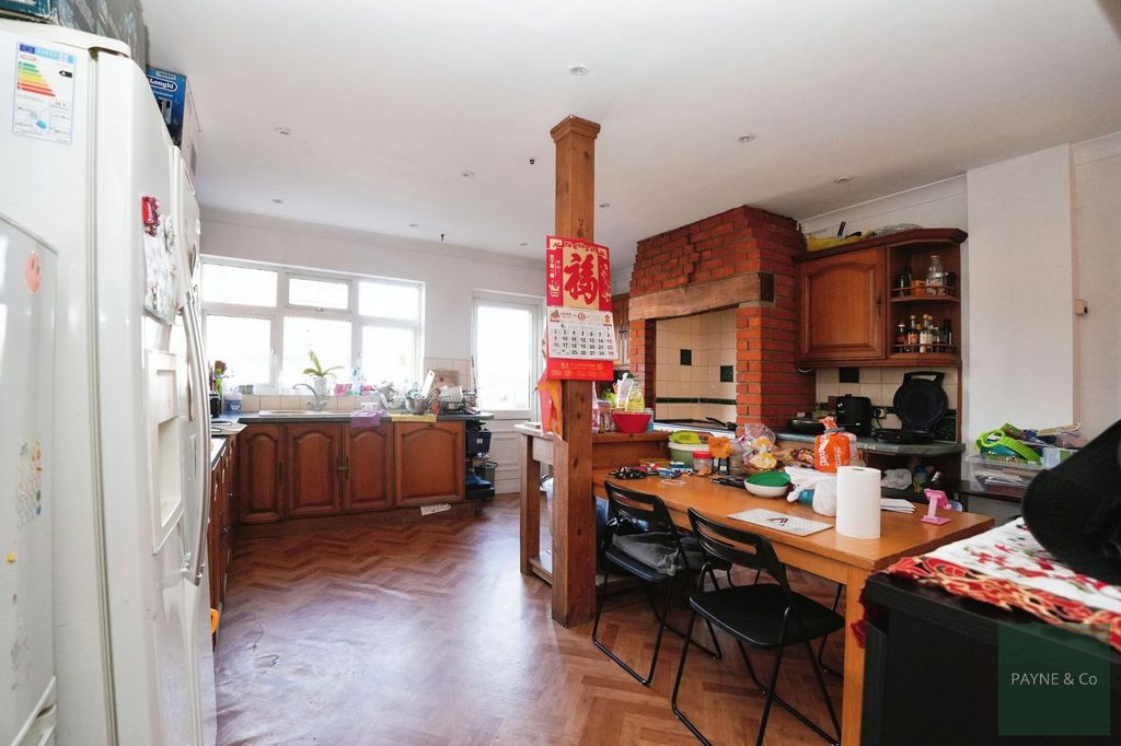 Property photo 3 of 16