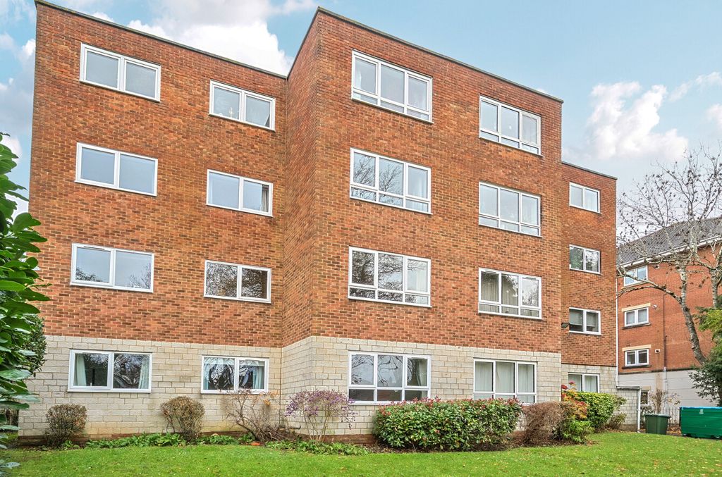 Property photo 1 of 9 1382232-15-693817...