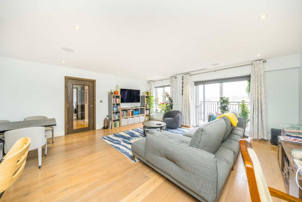 Property photo 3 of 9