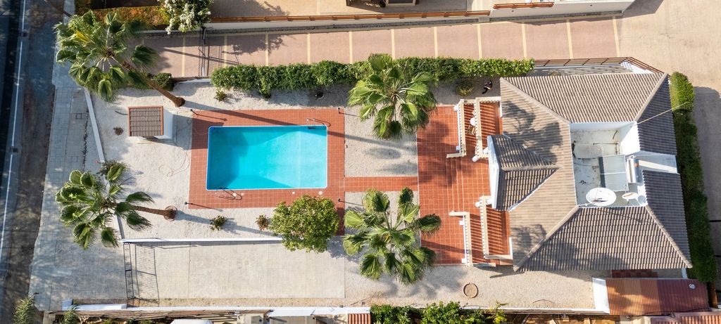 Property photo 3 of 21