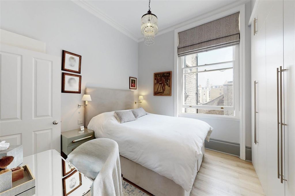 Property photo 2 of 15 Bedroom