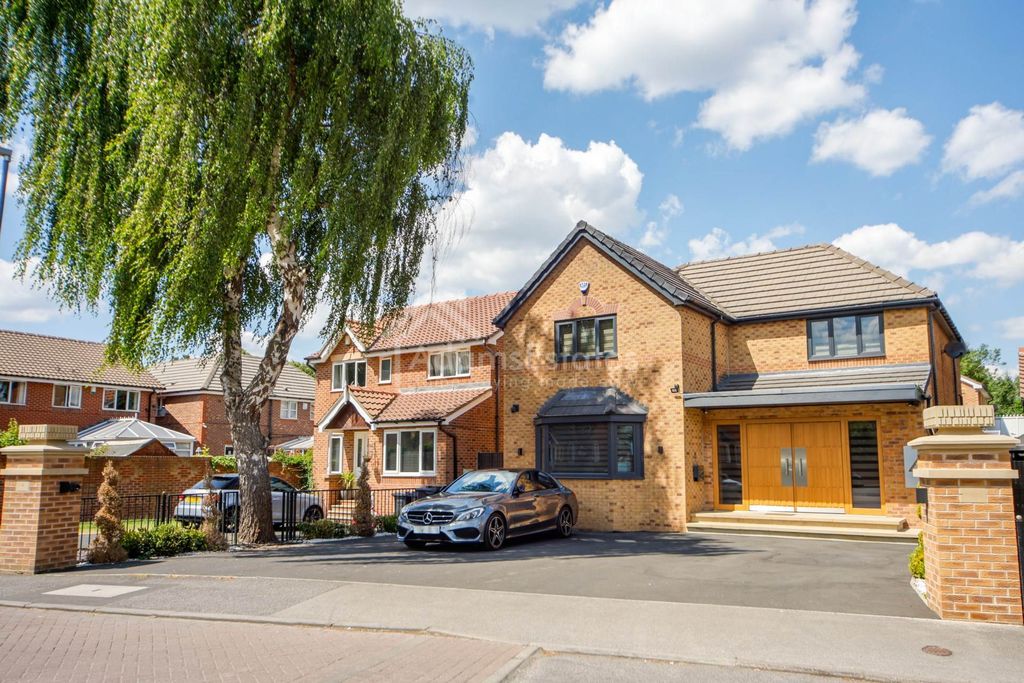 Property photo 2 of 64