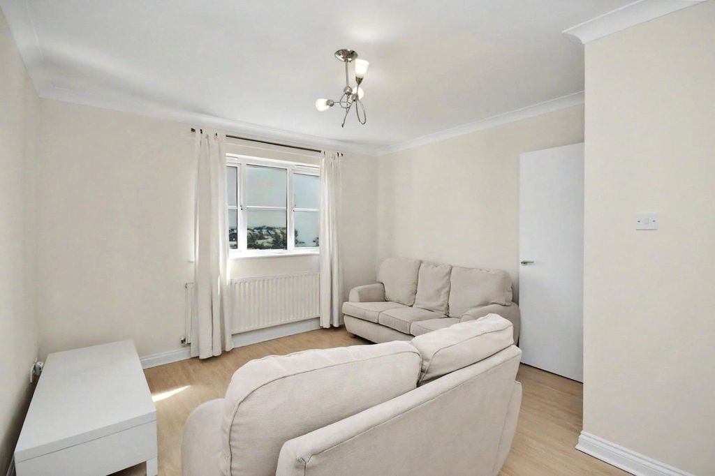 Property photo 2 of 8 Picture No. 14