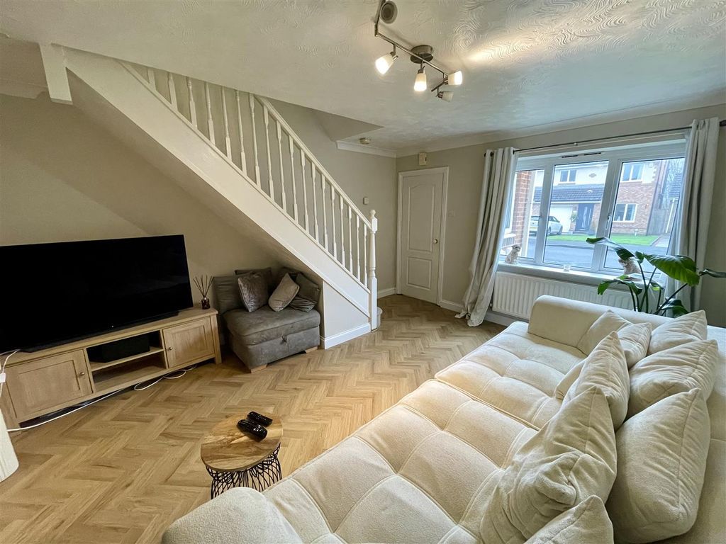 Property photo 3 of 10 Lounge