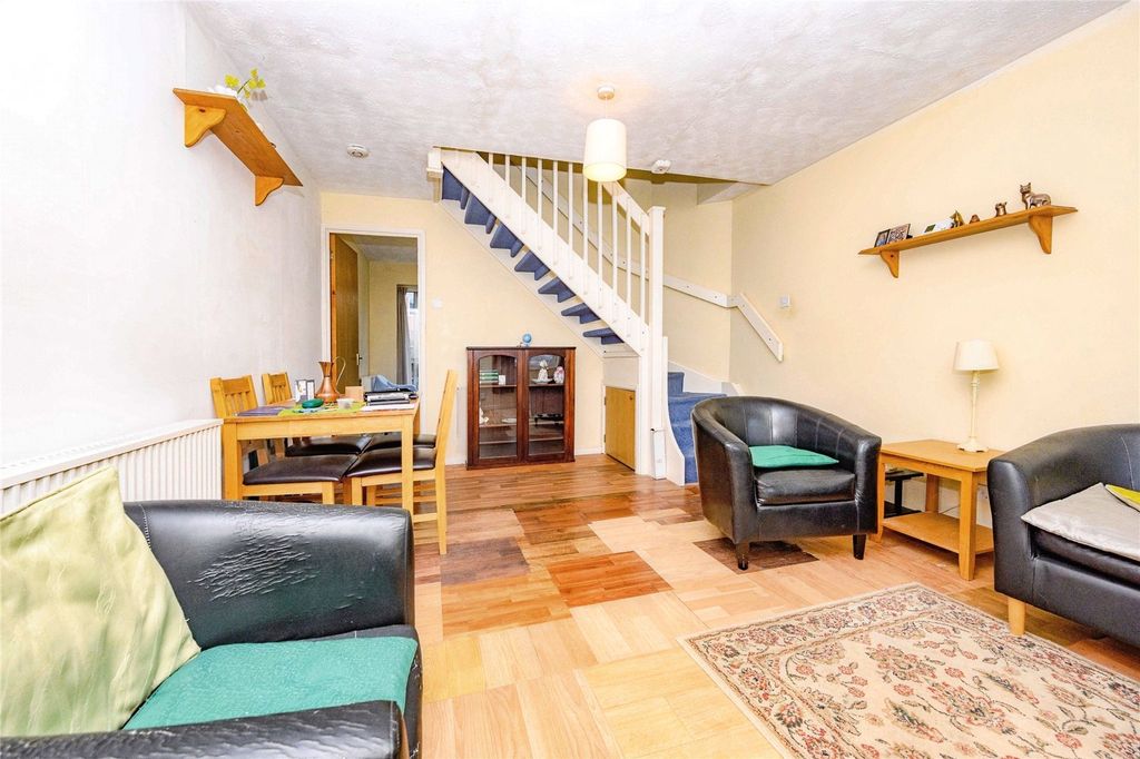 Property photo 3 of 10 Lounge