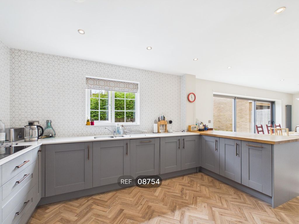 Property photo 3 of 20 Kitchen / Dining Area