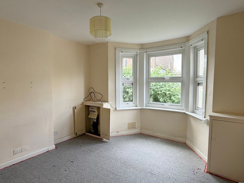 Property photo 2 of 6 Living Room In Ground Floor Flat In Need Of Improvement