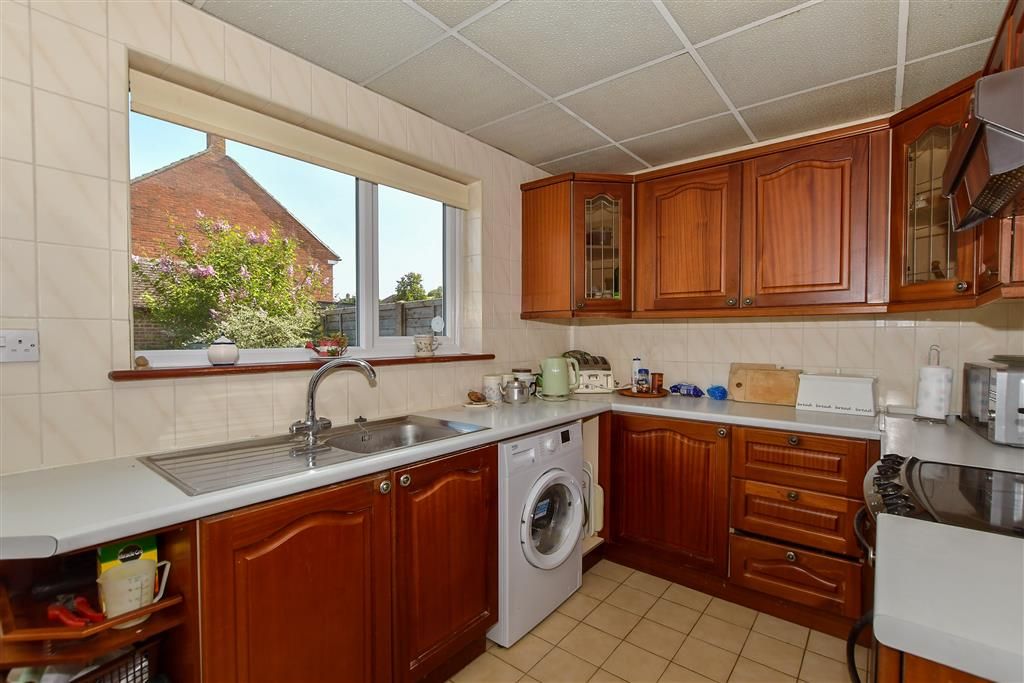 Property photo 3 of 11 Kitchen