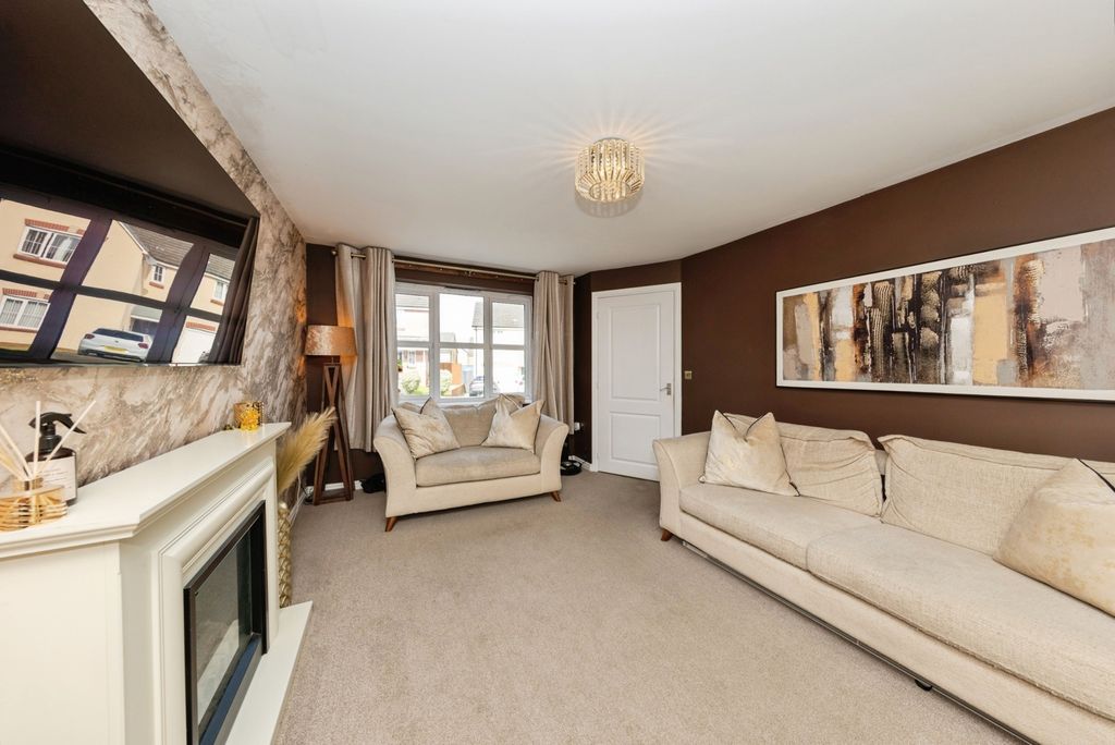 Property photo 3 of 25 Pbox-Img.Jpg