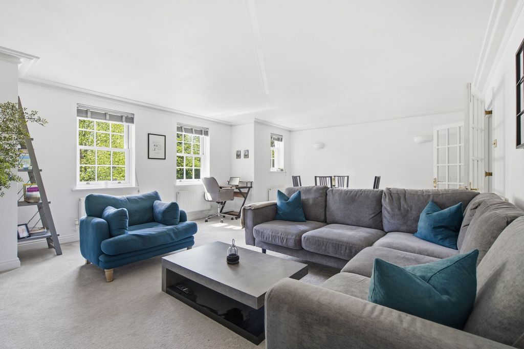 Property photo 2 of 9