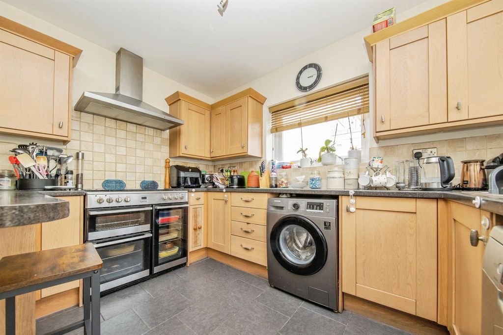 Property photo 3 of 20