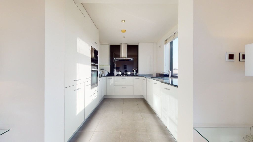 Property photo 2 of 18 Kitchen