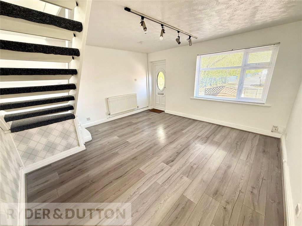 Property photo 3 of 19 Lounge