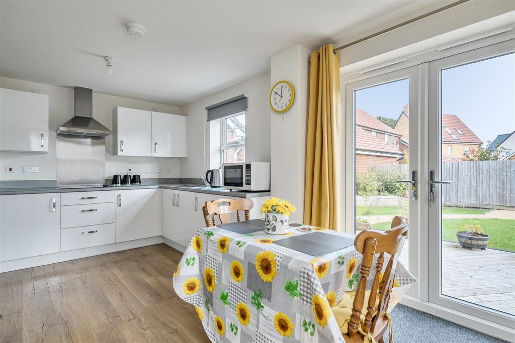 Property photo 2 of 18 1357176-8-68E7c80985718.Jpg