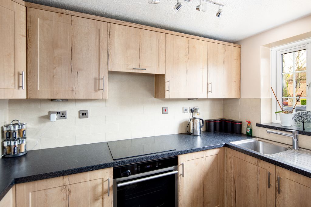 Property photo 3 of 18 Kitchen