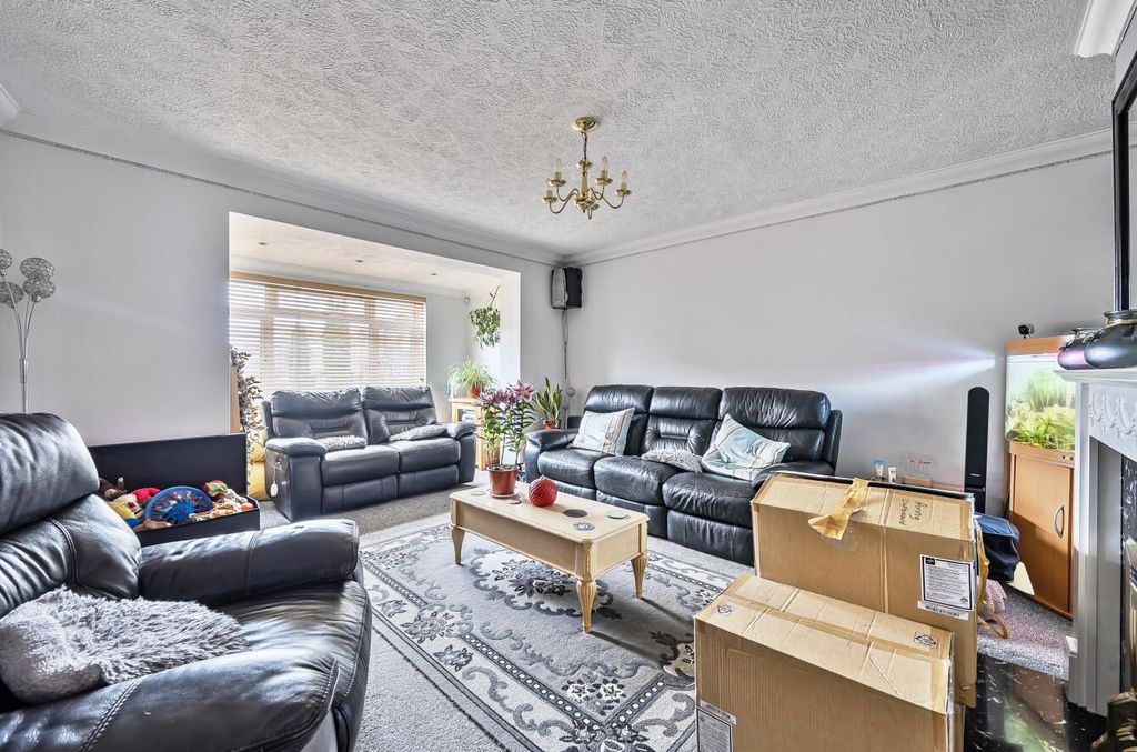 Property photo 2 of 19 1424848-13-69Aff741F00F6.Jpg