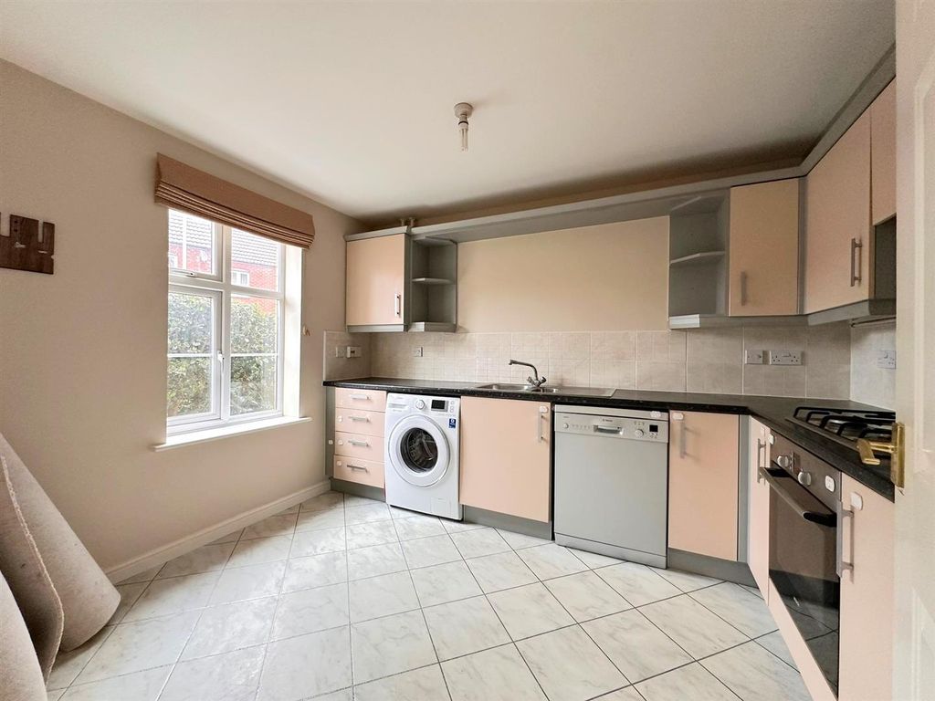 Property photo 3 of 15 Kitchen